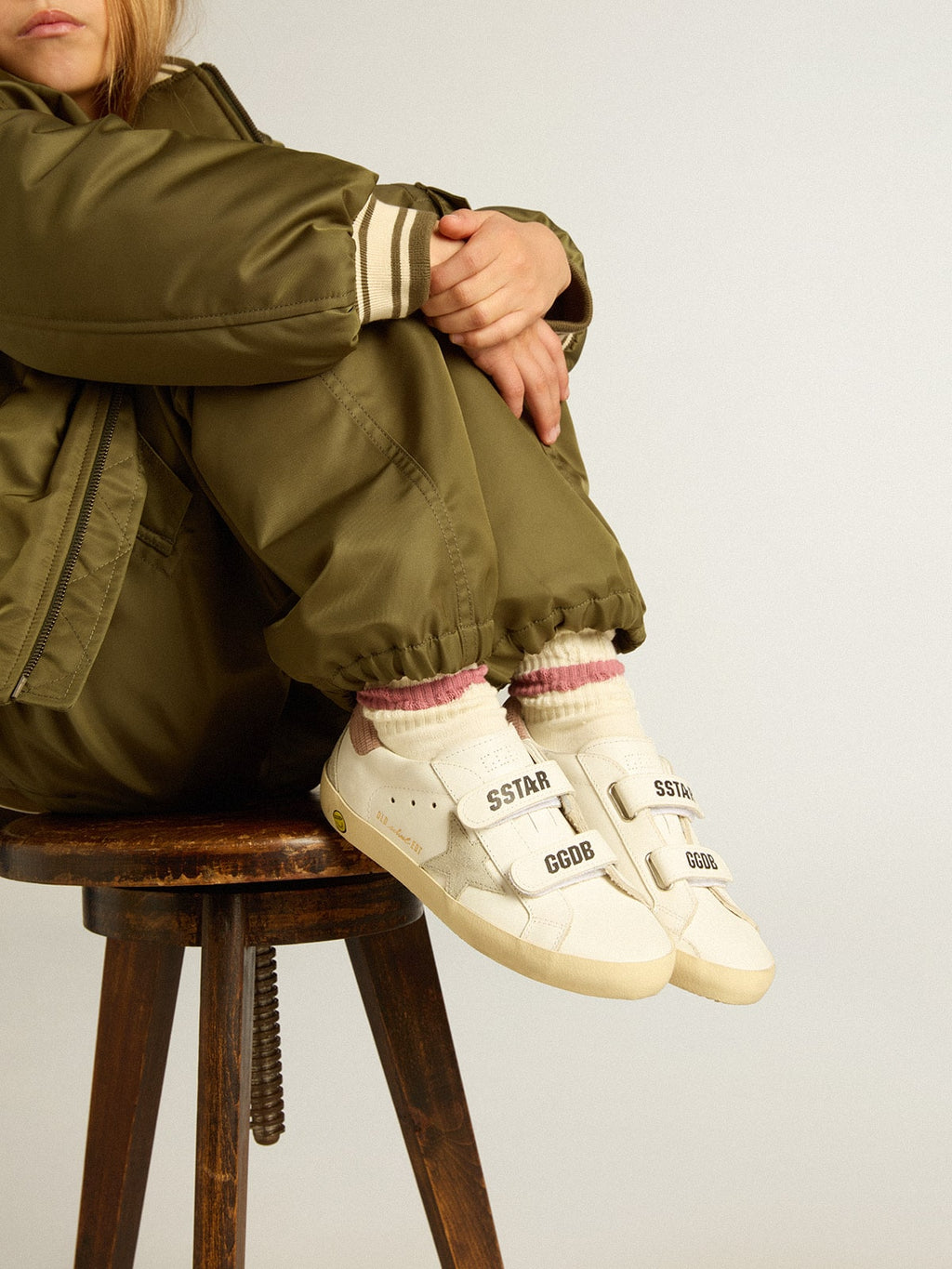 Junior Old School in leather with gray suede star and old rose heel tab