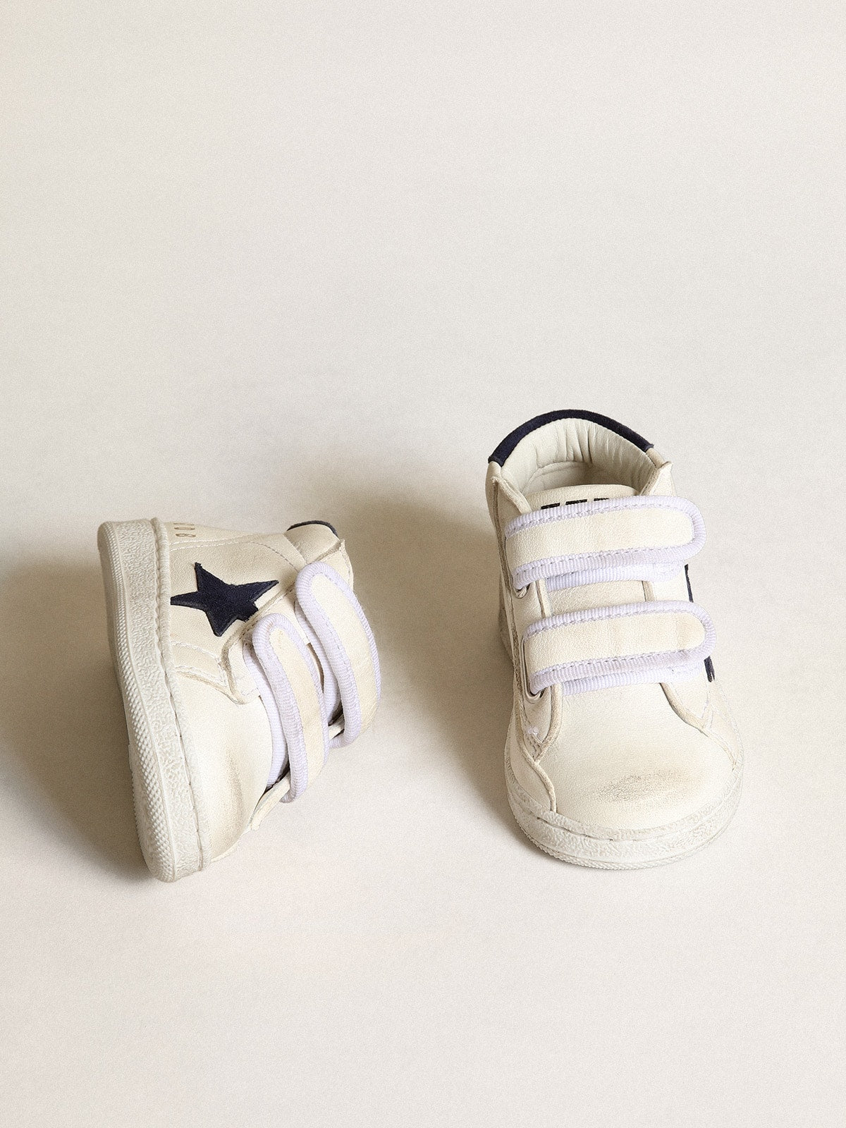 June Junior in nappa with dark blue suede star and heel tab
