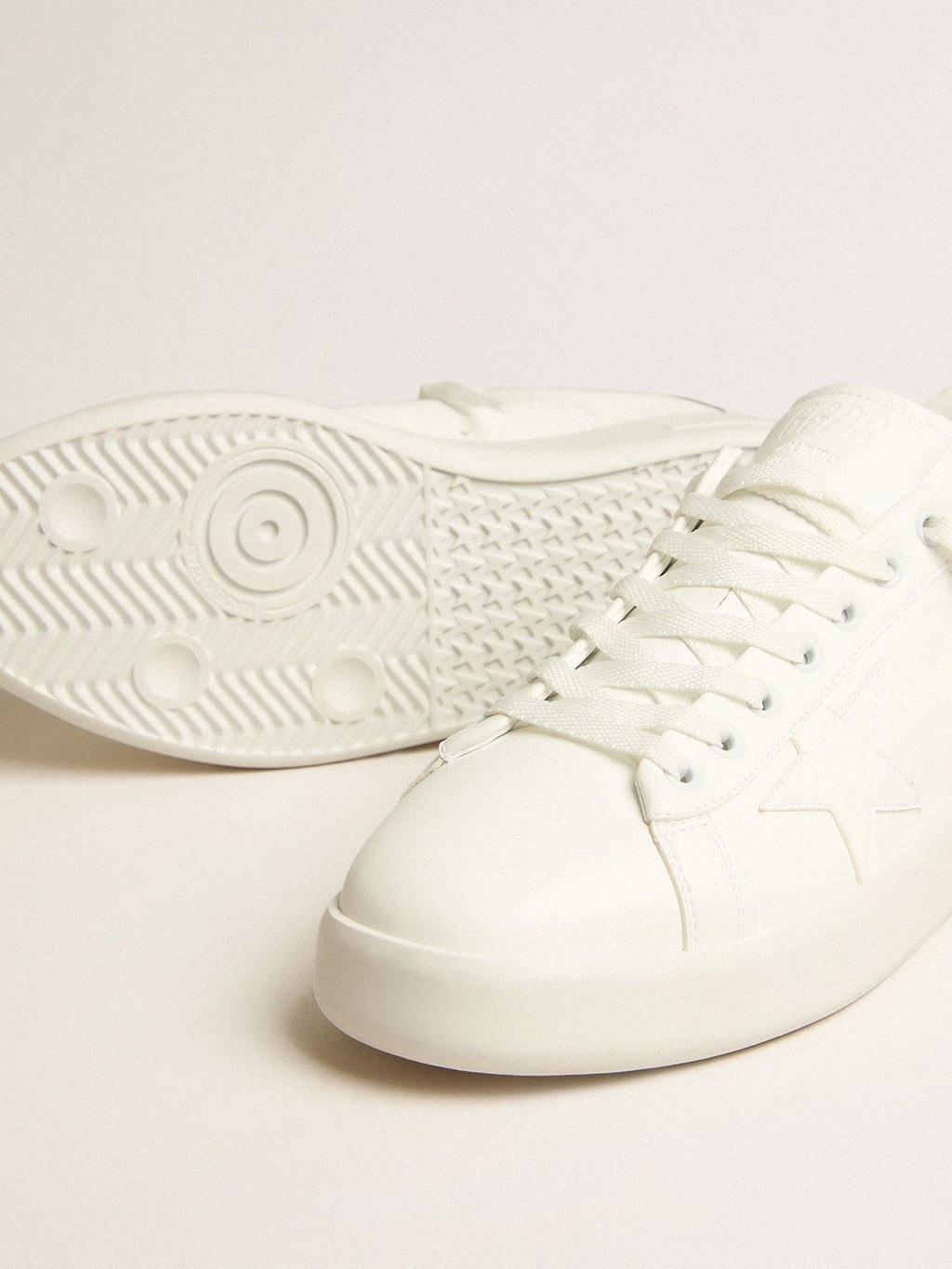 Men's bio-based Purestar with white star and mirror-effect heel tab
