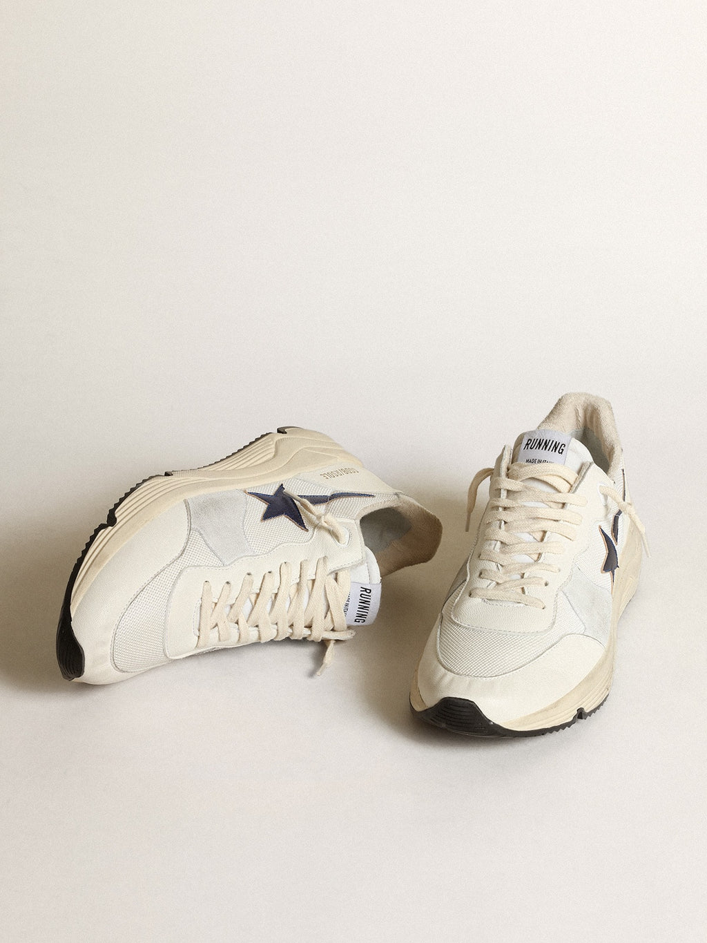 Running Sole in white leather and mesh with blue laminated leather star