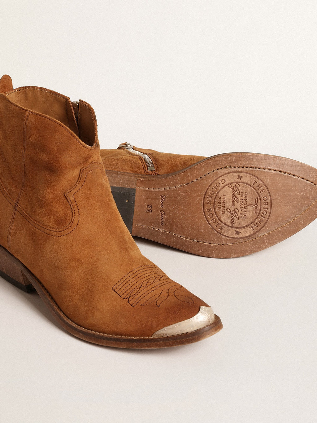 Young ankle boots in cognac-colored suede