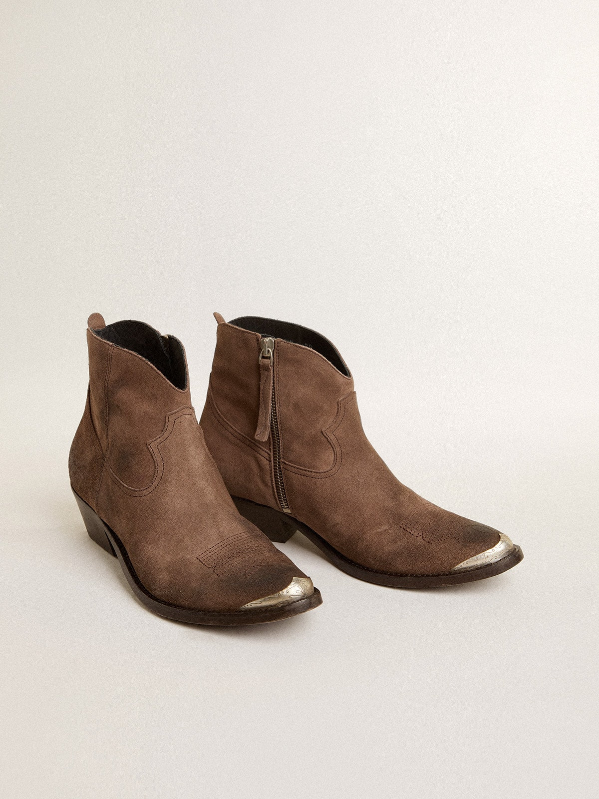 Young ankle boots in dark brown suede