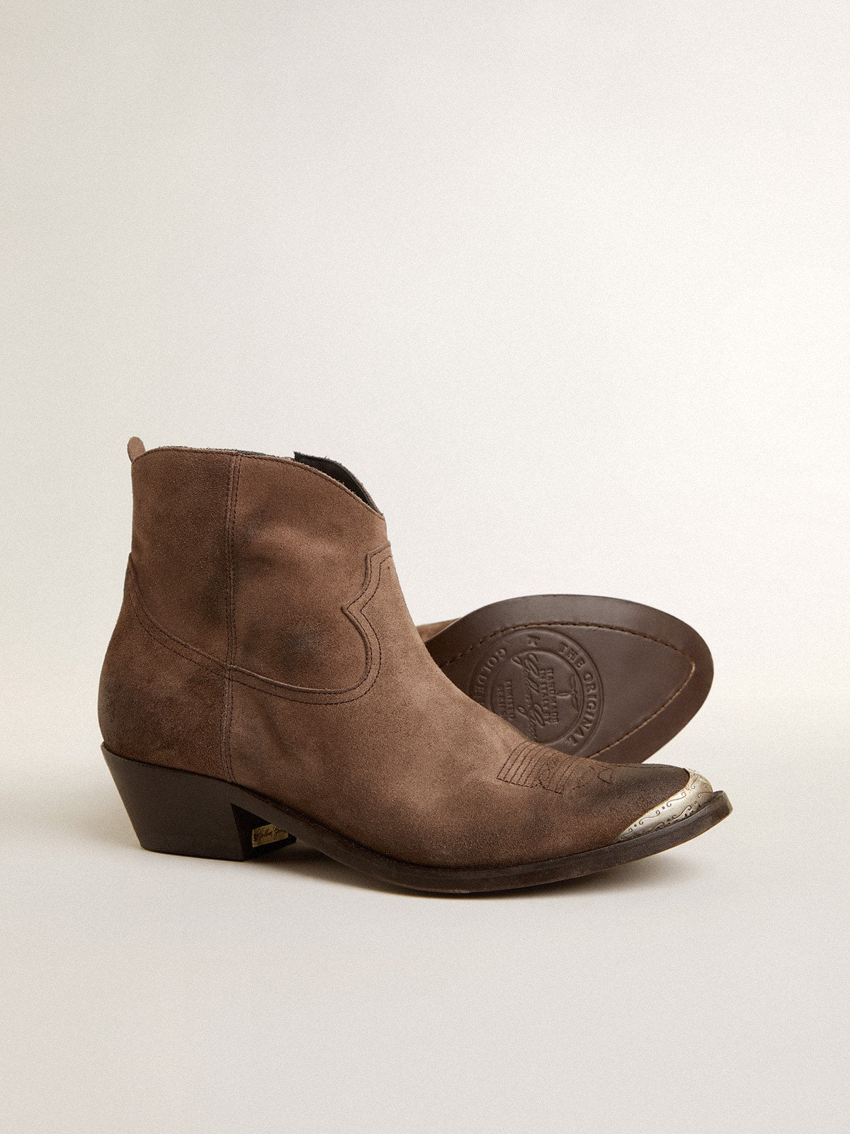 Young ankle boots in dark brown suede