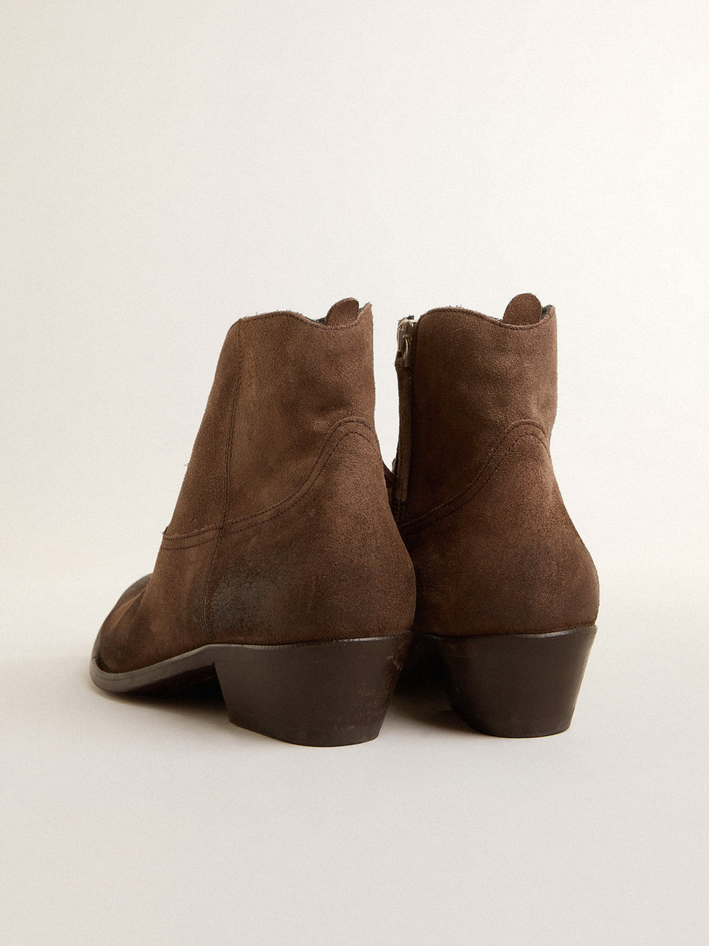 Young ankle boots in dark brown suede