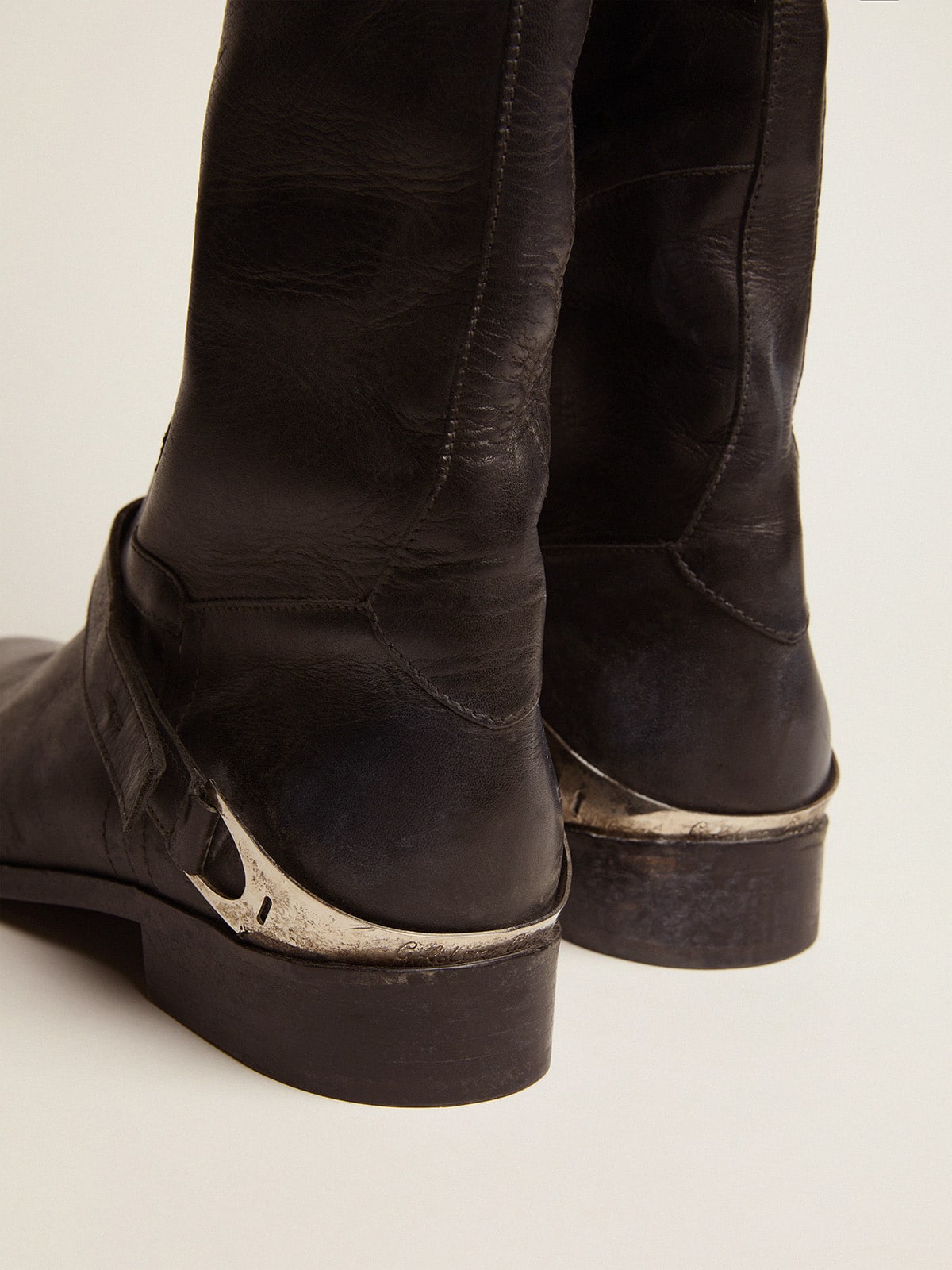 Women's black leather boots with clamp on the heel