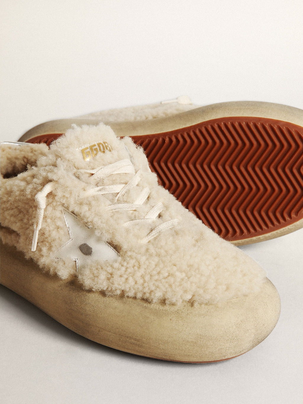 Women's Space-Star shoes in beige shearling with white leather star and metallic leather heel tab