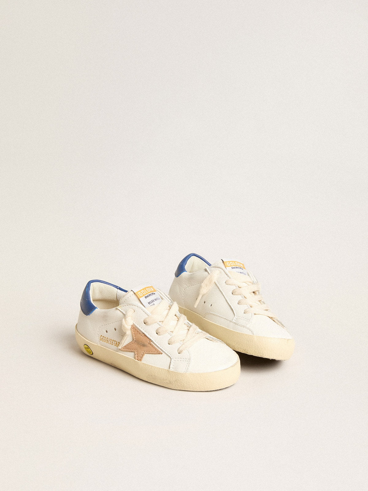 Young Super-Star in nappa leather with a beige star and blue heel tab